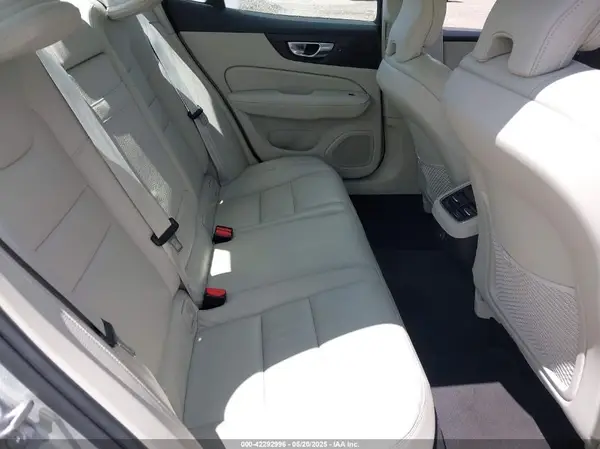 7JRL12FL5NG173925 2022 VOLVO S60 - Image 8