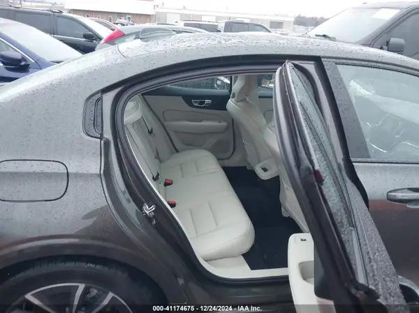 7JRL12FZXNG178042 2022 VOLVO S60 - Image 8