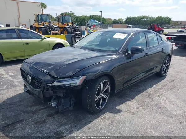 7JRL12GC0SG364646 2025 VOLVO S60 - Image 2