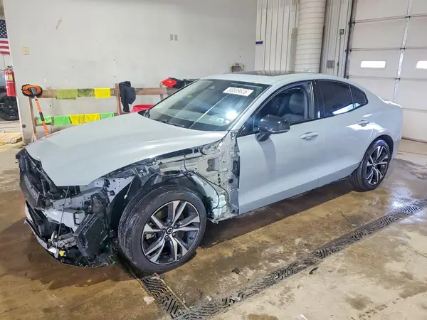 7JRL12GJ2SG362573 2025 VOLVO S60 - Image 1