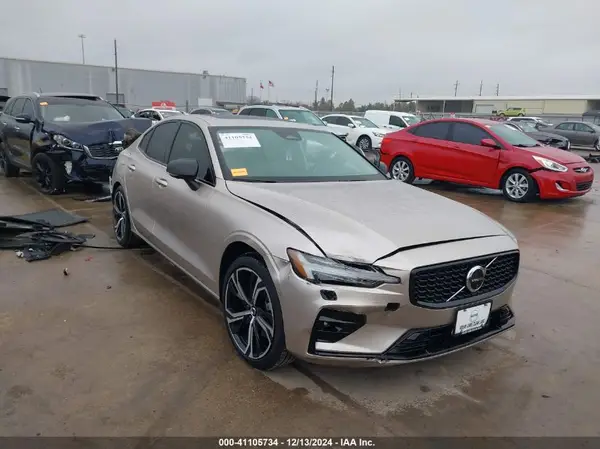 7JRL12GM0SG367121 2025 VOLVO S60 - Image 1