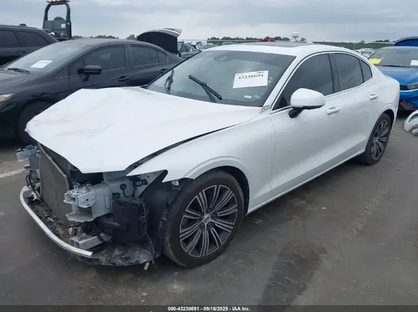 7JRL12TL1NG177748 2022 VOLVO S60 - Image 2