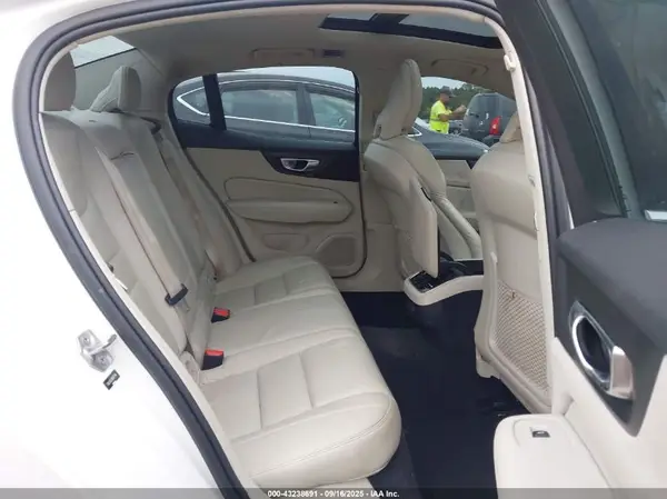 7JRL12TL1NG177748 2022 VOLVO S60 - Image 8