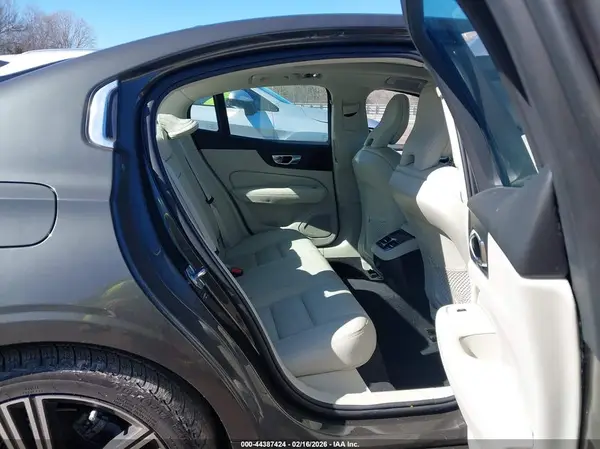 7JRL12TL6NG155311 2022 VOLVO S60 - Image 8