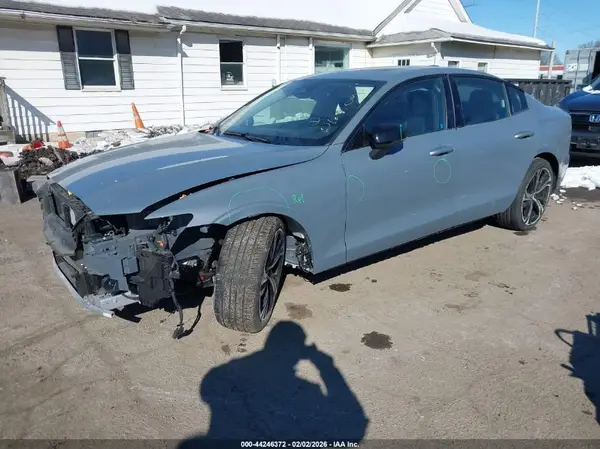 7JRL12TL6RG303575 2024 VOLVO S60 - Image 2