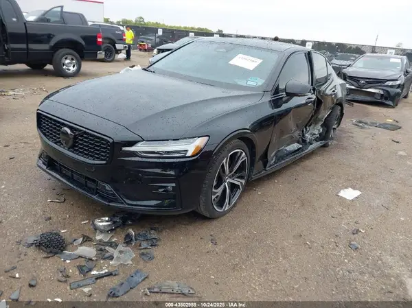 7JRL12TL6RG317895 2024 VOLVO S60 - Image 2