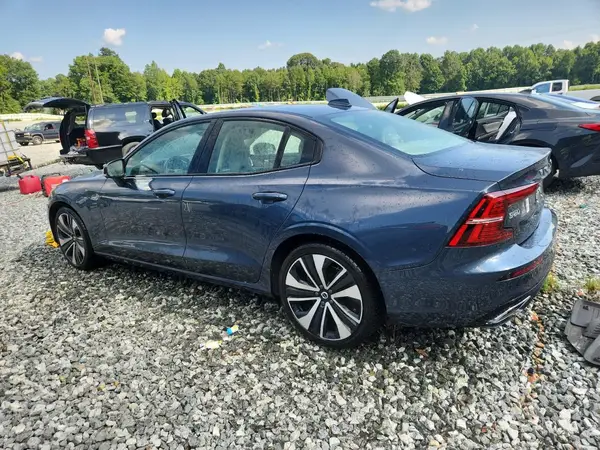 7JRL12TZ1NG175860 2022 VOLVO S60 - Image 2