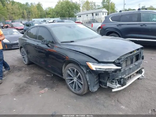 7JRL12TZ2NG176080 2022 VOLVO S60 - Image 1