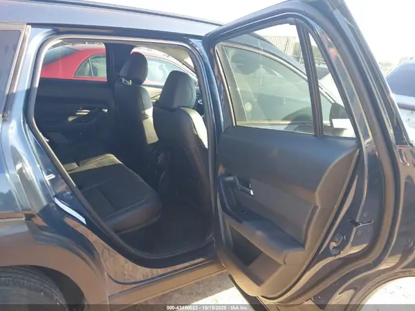 7MMVAADW3SN132635 2025 MAZDA CX-50 - Image 8