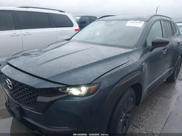 7MMVAADWXSN102502 2025 MAZDA CX-50 - Image 2