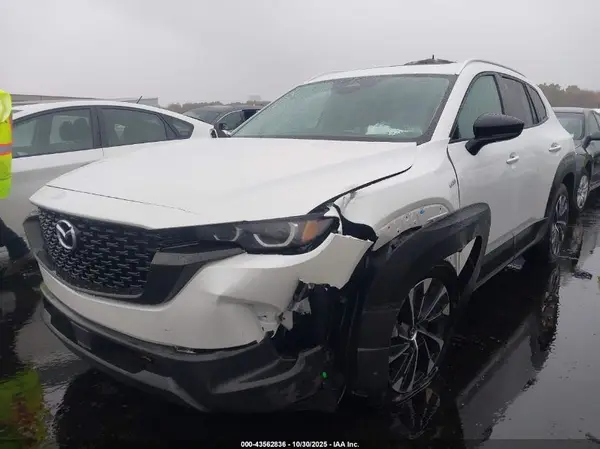 7MMVAAEW7SN114556 2025 MAZDA CX-50 - Image 2