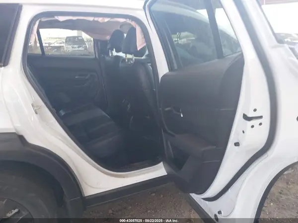 7MMVABAM4SN302218 2025 MAZDA CX-50 - Image 8