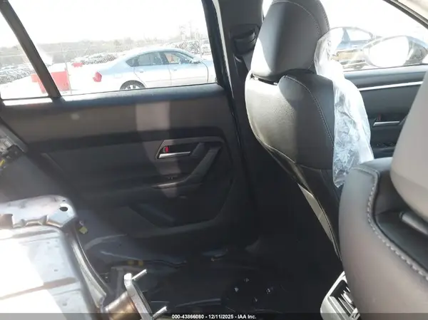 7MMVABAM5SN381057 2025 MAZDA CX-50 - Image 8