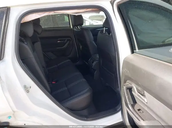 7MMVABAMXSN319699 2025 MAZDA CX-50 - Image 8