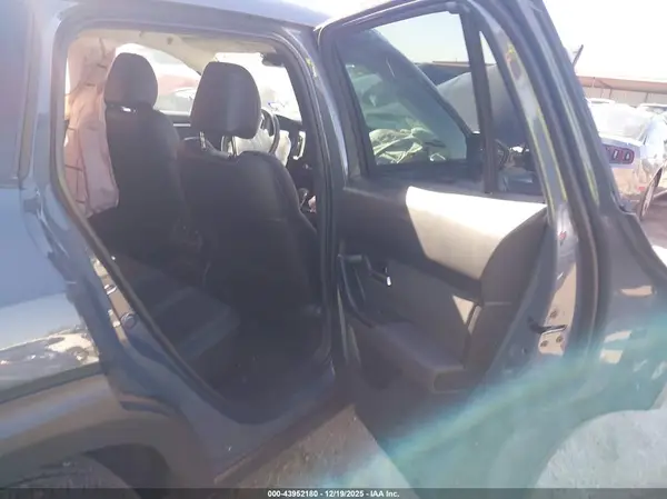 7MMVABBM0SN384060 2025 MAZDA CX-50 - Image 8
