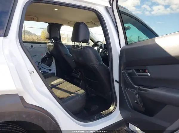 7MMVABBM9SN303802 2025 MAZDA CX-50 - Image 8