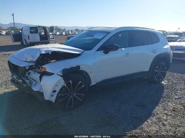 7MMVABEM8SN318805 2025 MAZDA CX-50 - Image 2