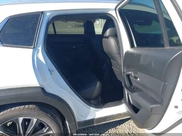 7MMVABEM8SN318805 2025 MAZDA CX-50 - Image 8