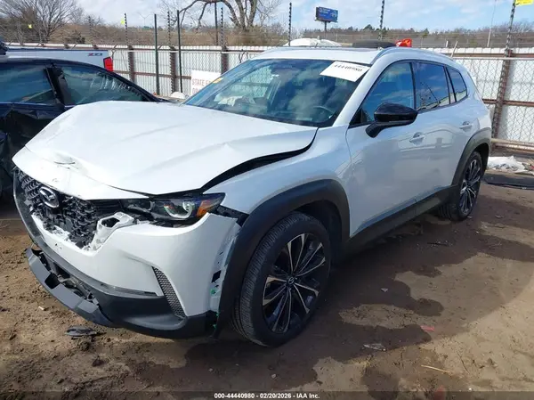 7MMVABEM8SN360472 2025 MAZDA CX-50 - Image 2