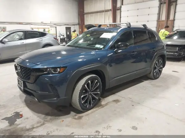 7MMVABEM8SN385887 2025 MAZDA CX-50 - Image 2