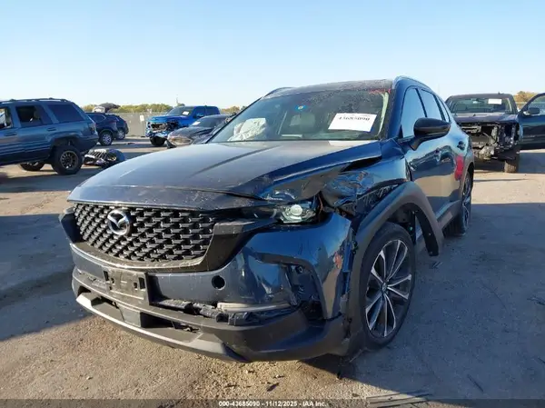 7MMVABEM9PN135615 2023 MAZDA CX-50 - Image 2