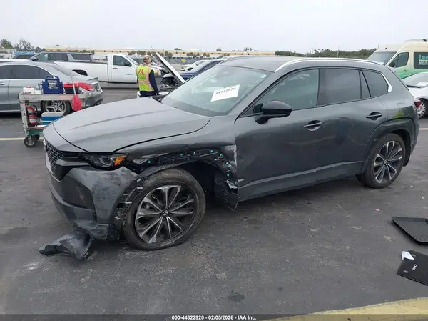 7MMVABEM9SN335712 2025 MAZDA CX-50 - Image 2