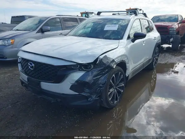 7MMVABEY9PN106814 2023 MAZDA CX-50 - Image 2