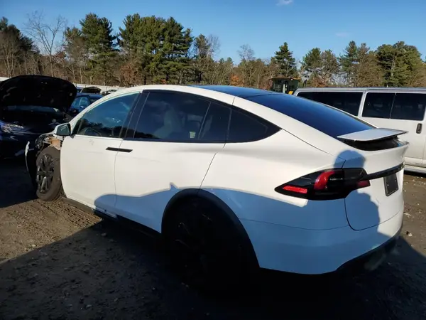 7SAXCAE53RF442904 2024 TESLA MODEL X - Image 2