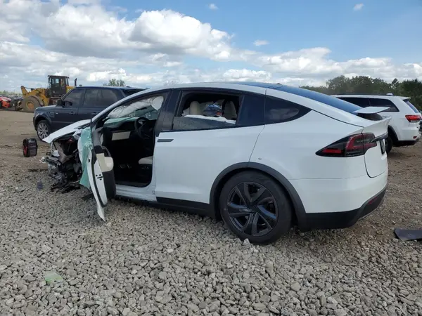 7SAXCAE54TF475868 2026 TESLA MODEL X - Image 2