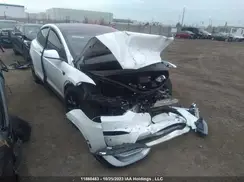 7SAXCAE56NF354018 2022 TESLA MODEL X