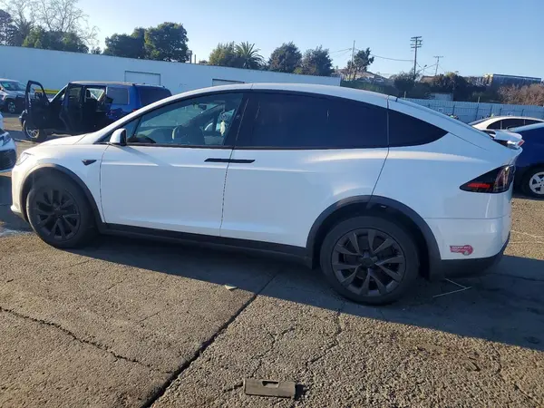 7SAXCAE56RF443271 2024 TESLA MODEL X - Image 2