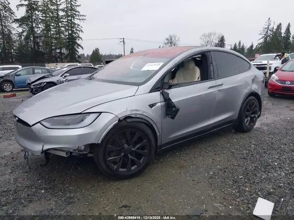 7SAXCAE58RF452490 2024 TESLA MODEL X - Image 2