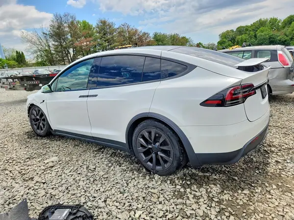 7SAXCAE59PF366621 2023 TESLA MODEL X - Image 2