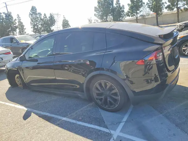 7SAXCBE50NF329458 2022 TESLA MODEL X - Image 2