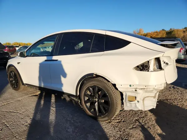 7SAXCBE50NF336328 2022 TESLA MODEL X - Image 2