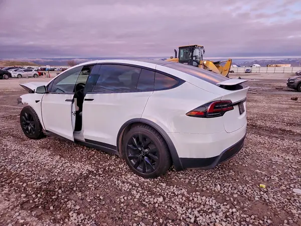 7SAXCBE51PF419463 2023 TESLA MODEL X - Image 2