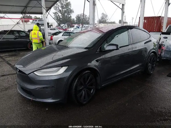 7SAXCBE52NF334533 2022 TESLA MODEL X - Image 2