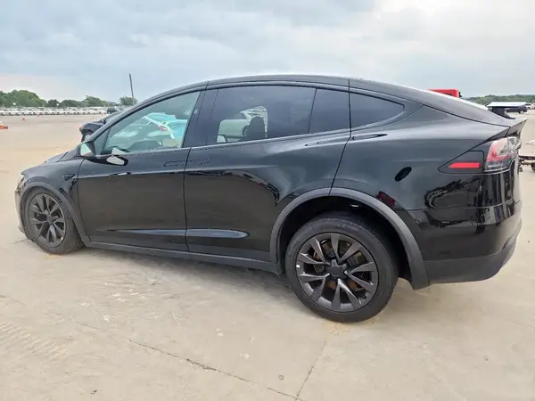 7SAXCBE52NF364843 2022 TESLA MODEL X - Image 2