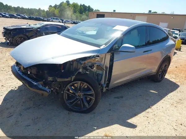 7SAXCBE52TF472585 2026 TESLA MODEL X - Image 2