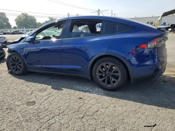 7SAXCBE53NF329261 2022 TESLA MODEL X - Image 2