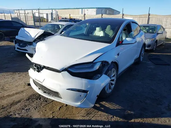 7SAXCBE55NF352699 2022 TESLA MODEL X - Image 2
