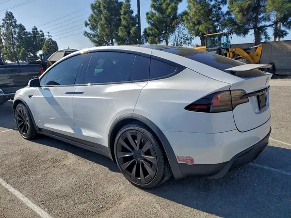 7SAXCBE55NF364500 2022 TESLA MODEL X - Image 2