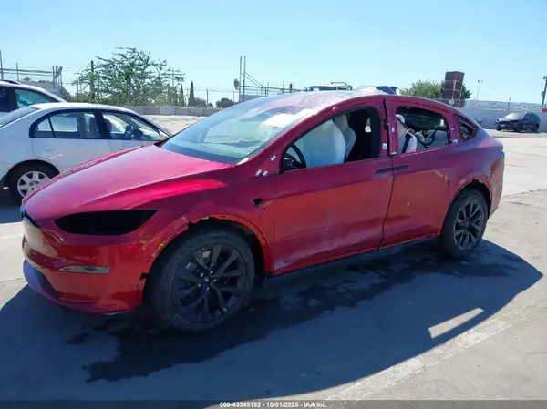7SAXCBE55SF472241 2025 TESLA MODEL X - Image 2