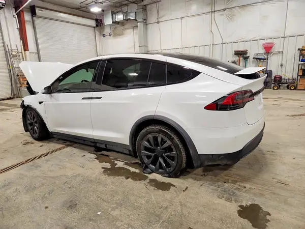 7SAXCBE56NF329464 2022 TESLA MODEL X - Image 2