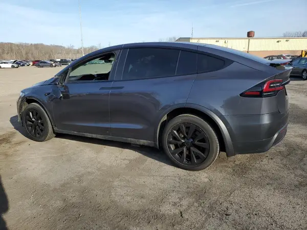 7SAXCBE56NF335359 2022 TESLA MODEL X - Image 2