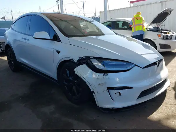 7SAXCBE57NF337329 2022 TESLA MODEL X - Image 1