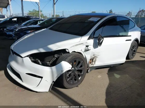 7SAXCBE57NF337329 2022 TESLA MODEL X - Image 2