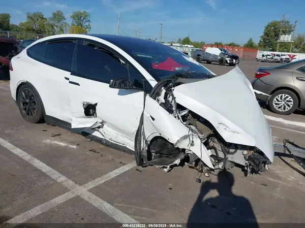 7SAXCBE61NF331535 2022 TESLA MODEL X - Image 1