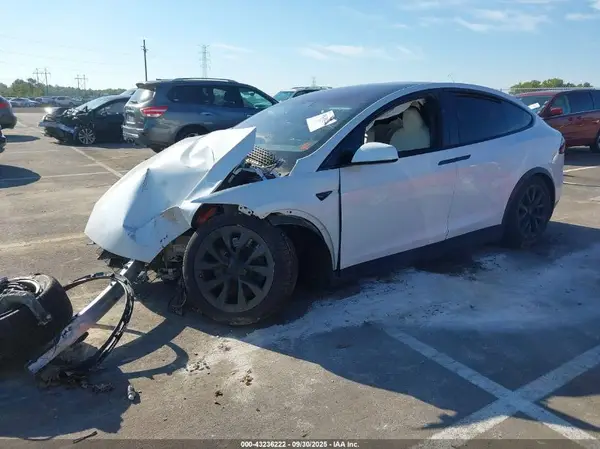 7SAXCBE61NF331535 2022 TESLA MODEL X - Image 2