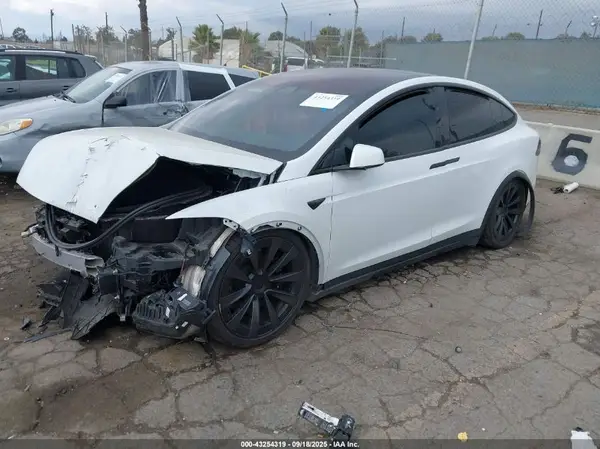 7SAXCBE61NF344883 2022 TESLA MODEL X - Image 2
